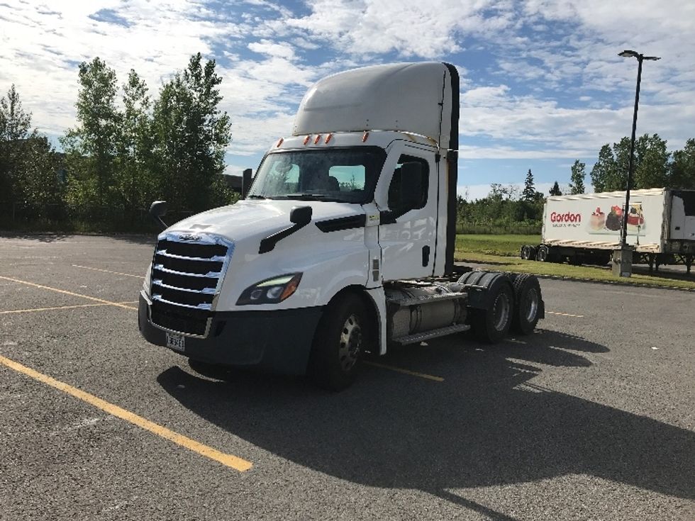 Day Cab Tractor-Heavy Duty Tractors-Freightliner-2020-T12664ST-Ste-Foy-PQ-952,531\n\t\tkm-$ 43,500 - Image 3