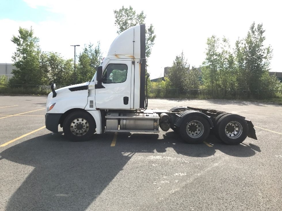 Day Cab Tractor-Heavy Duty Tractors-Freightliner-2020-T12664ST-Ste-Foy-PQ-952,531\n\t\tkm-$ 43,500 - Image 4