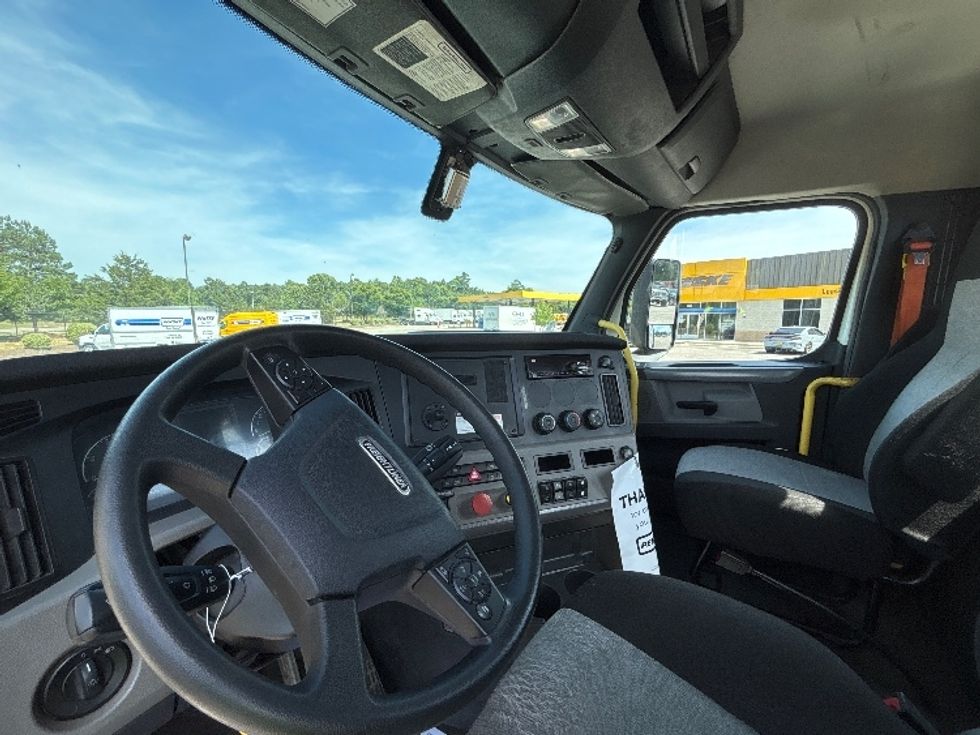 Day Cab Tractor-Heavy Duty Tractors-Freightliner-2020-T12664ST-Sterling-VA-157,515\n\t\tmiles-$ 67,250 - Image 10