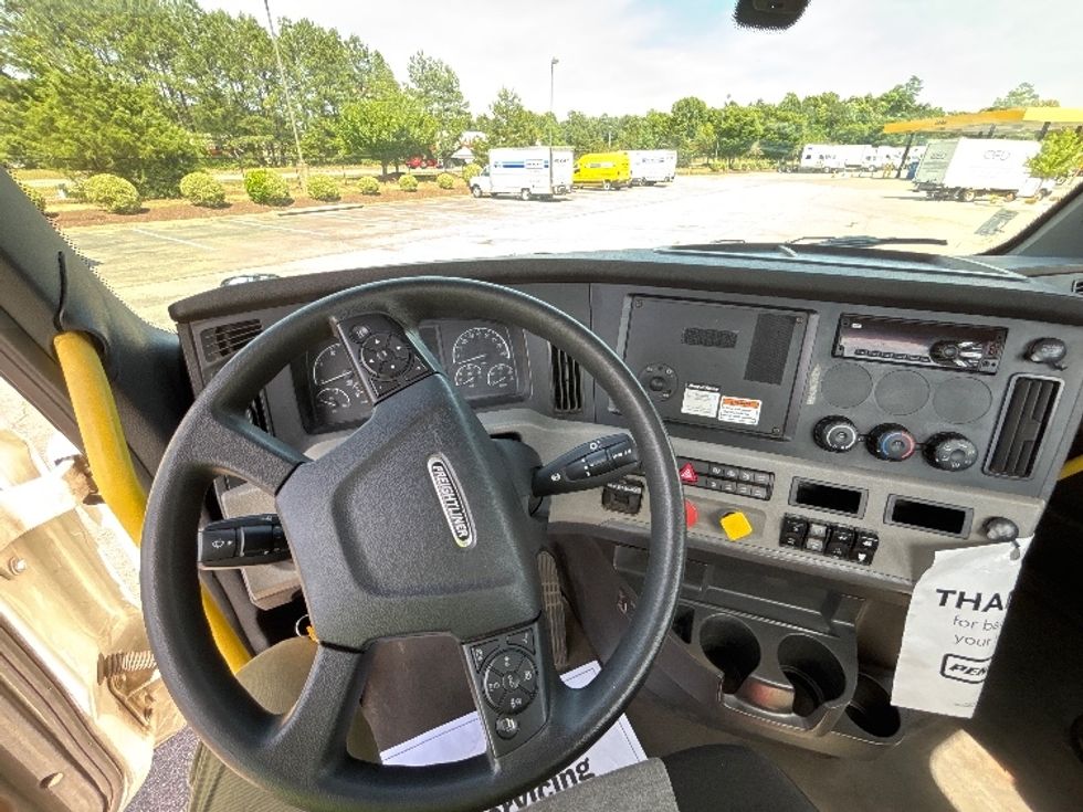 Day Cab Tractor-Heavy Duty Tractors-Freightliner-2020-T12664ST-Sterling-VA-157,515\n\t\tmiles-$ 67,250 - Image 11