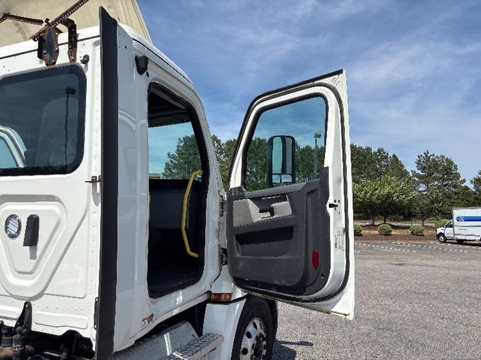 Day Cab Tractor-Heavy Duty Tractors-Freightliner-2020-T12664ST-Sterling-VA-157,515\n\t\tmiles-$ 67,250 - Image 12