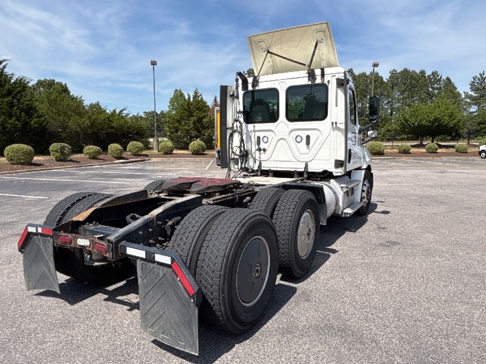 Day Cab Tractor-Heavy Duty Tractors-Freightliner-2020-T12664ST-Sterling-VA-157,515\n\t\tmiles-$ 67,250 - Image 7