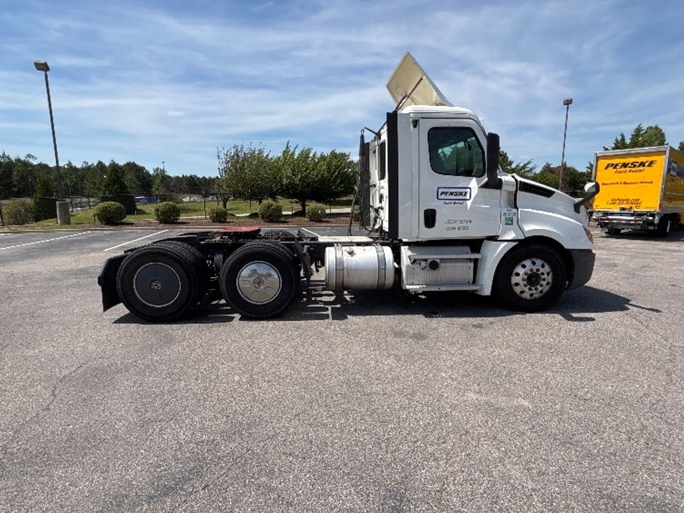 Day Cab Tractor-Heavy Duty Tractors-Freightliner-2020-T12664ST-Sterling-VA-157,515\n\t\tmiles-$ 67,250 - Image 8
