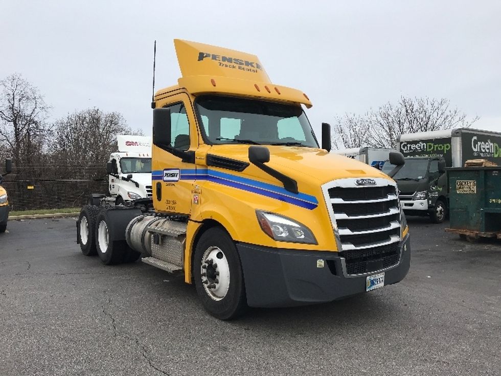 Day Cab Tractor-Heavy Duty Tractors-Freightliner-2020-T12664ST-Sterling-VA-558,934\n\t\tmiles-$ 42,250 - Image 1
