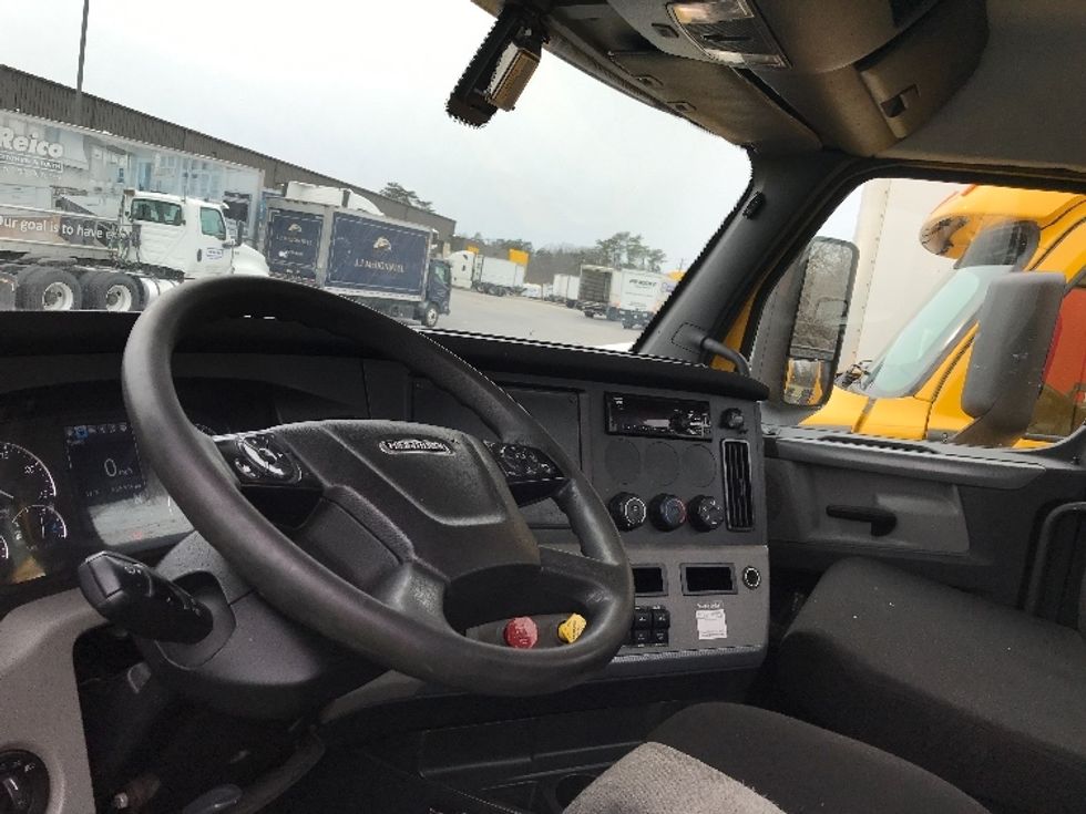 Day Cab Tractor-Heavy Duty Tractors-Freightliner-2020-T12664ST-Sterling-VA-558,934\n\t\tmiles-$ 42,250 - Image 10