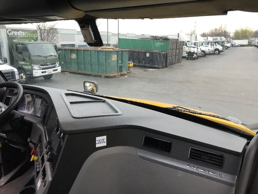 Day Cab Tractor-Heavy Duty Tractors-Freightliner-2020-T12664ST-Sterling-VA-558,934\n\t\tmiles-$ 42,250 - Image 13