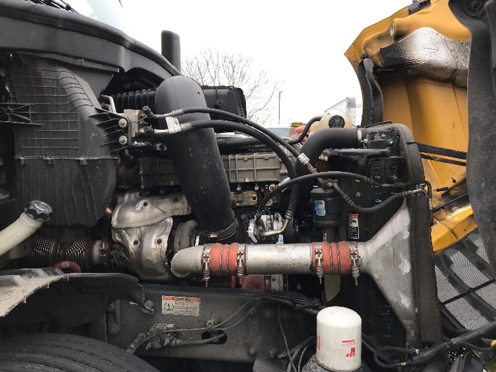 Day Cab Tractor-Heavy Duty Tractors-Freightliner-2020-T12664ST-Sterling-VA-558,934\n\t\tmiles-$ 42,250 - Image 15