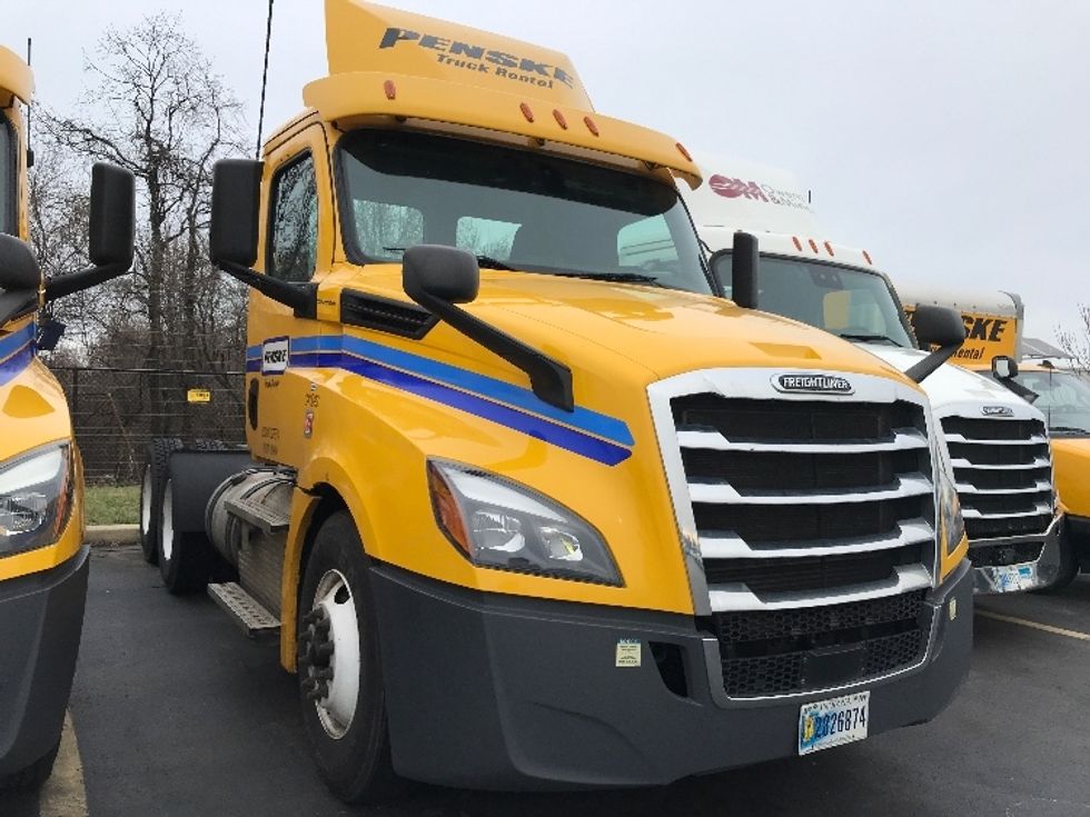 Day Cab Tractor-Heavy Duty Tractors-Freightliner-2020-T12664ST-Sterling-VA-558,934\n\t\tmiles-$ 42,250 - Image 17