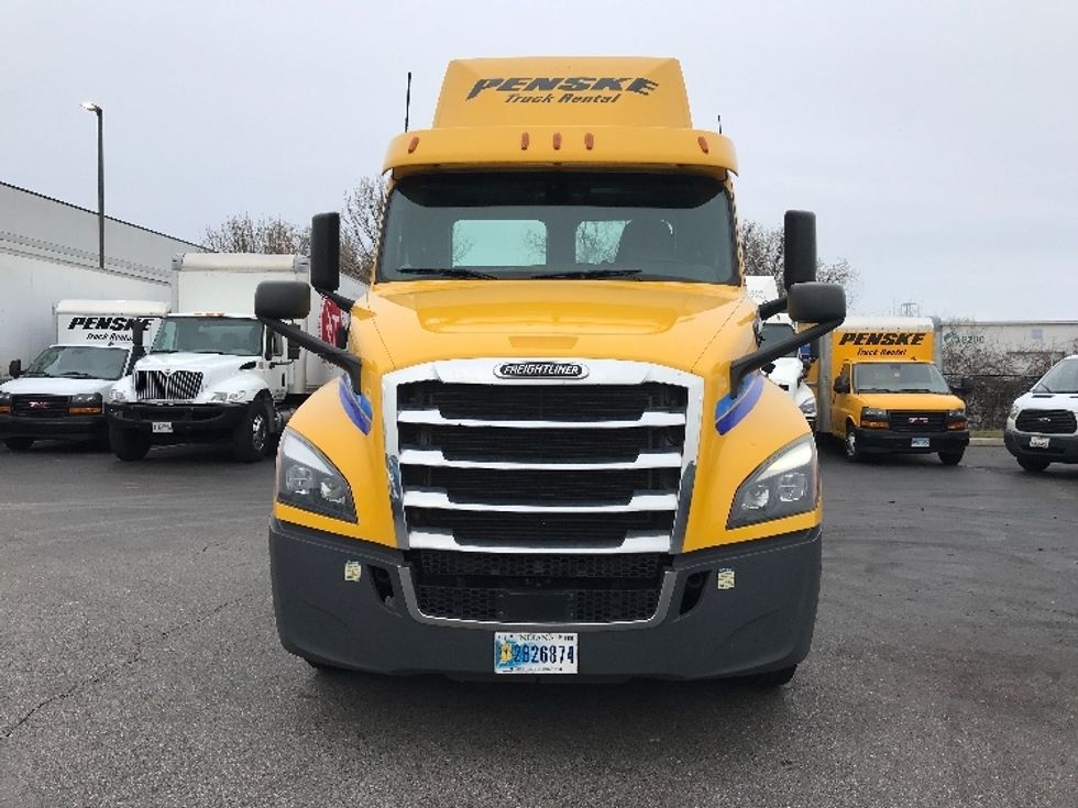 Day Cab Tractor-Heavy Duty Tractors-Freightliner-2020-T12664ST-Sterling-VA-558,934\n\t\tmiles-$ 42,250 - Image 2