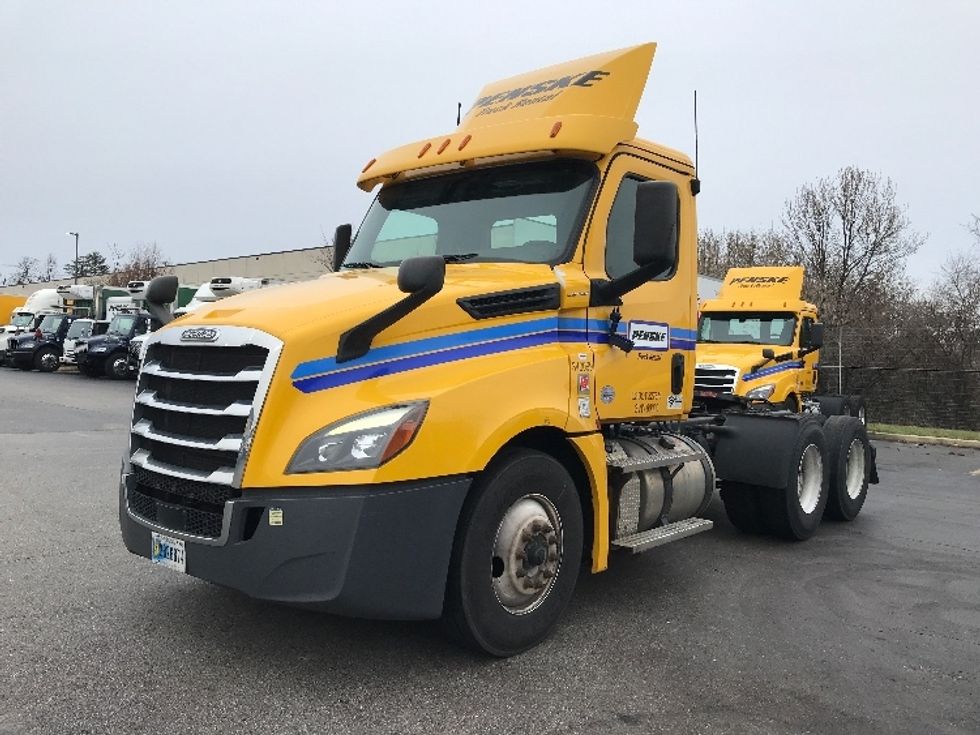 Day Cab Tractor-Heavy Duty Tractors-Freightliner-2020-T12664ST-Sterling-VA-558,934\n\t\tmiles-$ 42,250 - Image 3