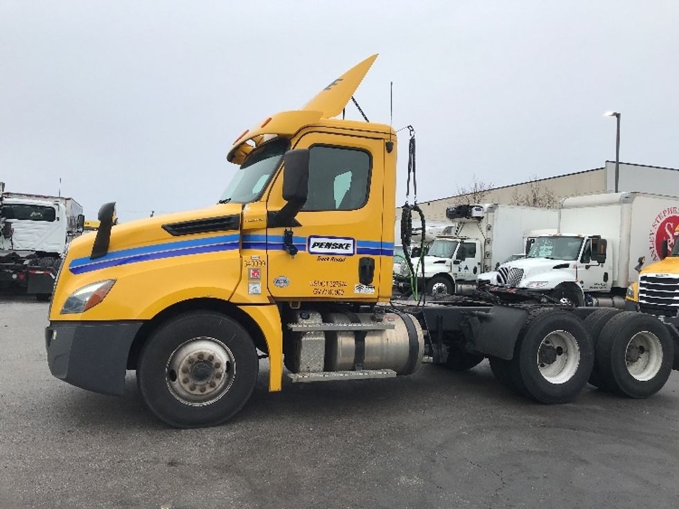 Day Cab Tractor-Heavy Duty Tractors-Freightliner-2020-T12664ST-Sterling-VA-558,934\n\t\tmiles-$ 42,250 - Image 4