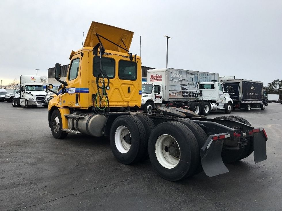 Day Cab Tractor-Heavy Duty Tractors-Freightliner-2020-T12664ST-Sterling-VA-558,934\n\t\tmiles-$ 42,250 - Image 5