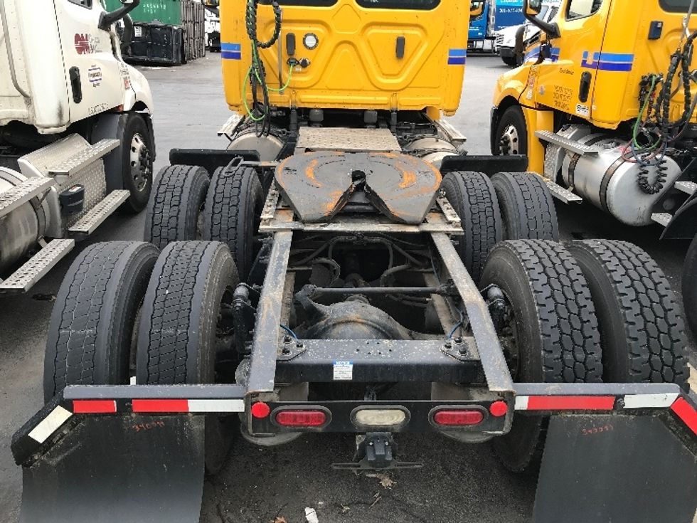 Day Cab Tractor-Heavy Duty Tractors-Freightliner-2020-T12664ST-Sterling-VA-558,934\n\t\tmiles-$ 42,250 - Image 6