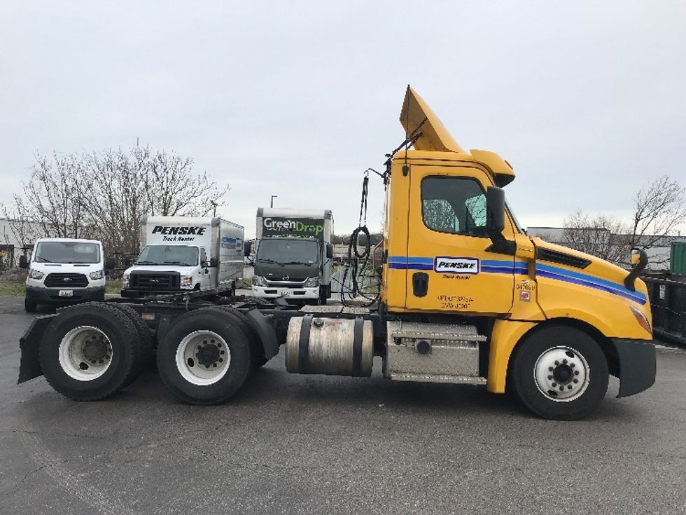 Day Cab Tractor-Heavy Duty Tractors-Freightliner-2020-T12664ST-Sterling-VA-558,934\n\t\tmiles-$ 42,250 - Image 8
