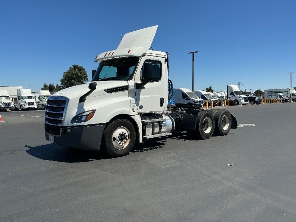 Day Cab Tractor-Heavy Duty Tractors-Freightliner-2020-T12664ST-Stockton-CA-300,647\n\t\tmiles-$ 51,000 - Image 3