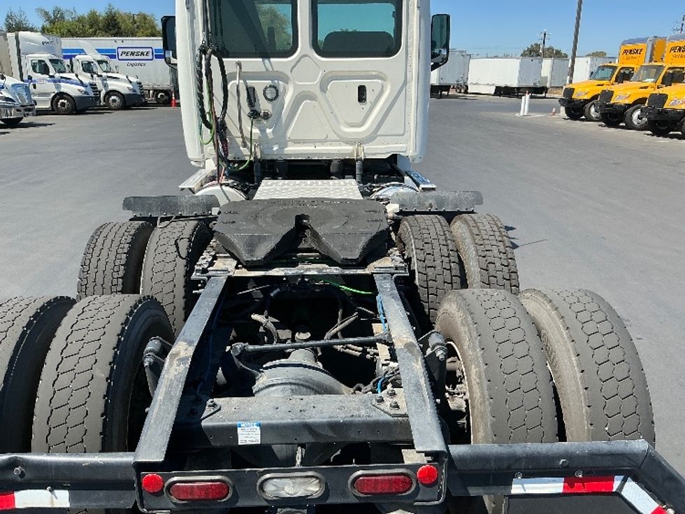 Day Cab Tractor-Heavy Duty Tractors-Freightliner-2020-T12664ST-Stockton-CA-300,647\n\t\tmiles-$ 51,000 - Image 6