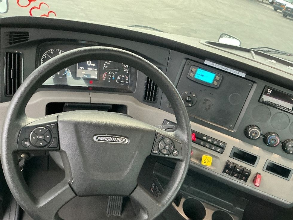 Day Cab Tractor-Heavy Duty Tractors-Freightliner-2020-T12664ST-Stockton-CA-453,766\n\t\tmiles-$ 49,000 - Image 11