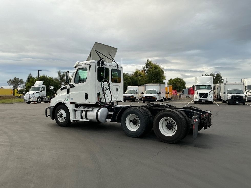 Day Cab Tractor-Heavy Duty Tractors-Freightliner-2020-T12664ST-Stockton-CA-453,766\n\t\tmiles-$ 49,000 - Image 5