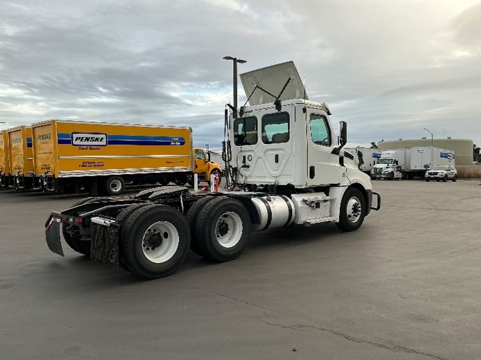 Day Cab Tractor-Heavy Duty Tractors-Freightliner-2020-T12664ST-Stockton-CA-453,766\n\t\tmiles-$ 49,000 - Image 7