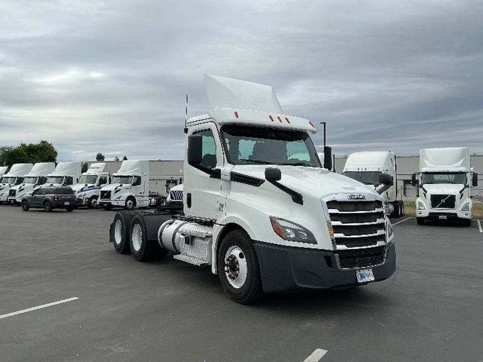 Day Cab Tractor-Heavy Duty Tractors-Freightliner-2020-T12664ST-Stockton-CA-455,351\n\t\tmiles-$ 49,000 - Image 1