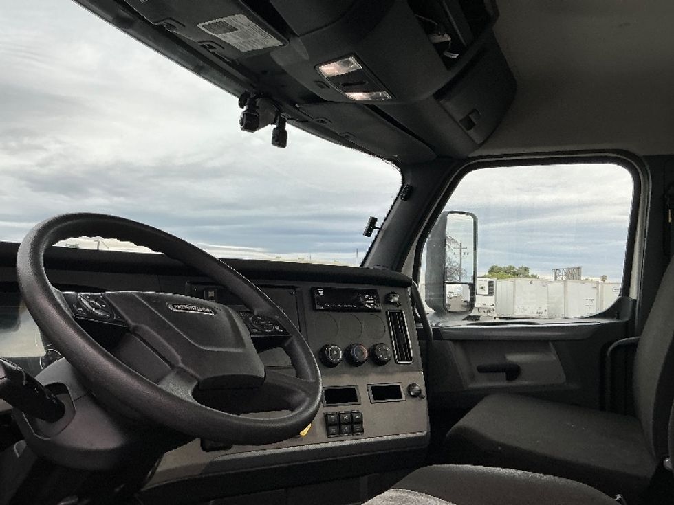 Day Cab Tractor-Heavy Duty Tractors-Freightliner-2020-T12664ST-Stockton-CA-455,351\n\t\tmiles-$ 49,000 - Image 10