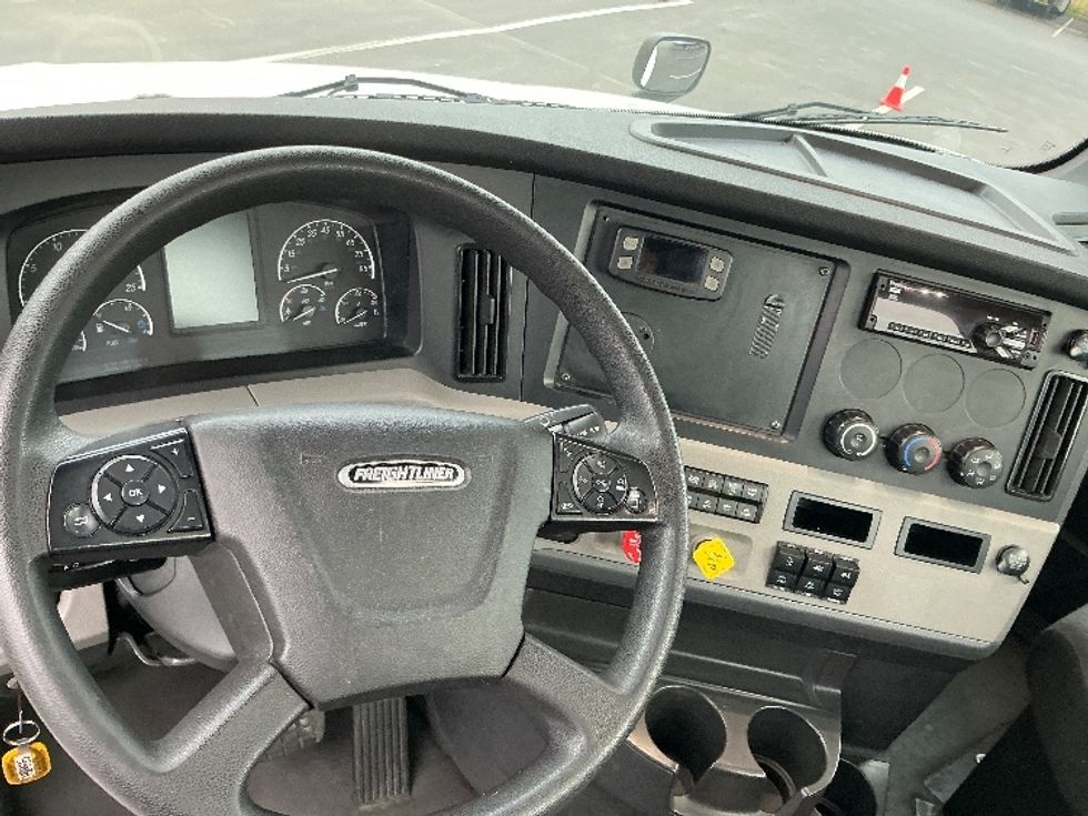 Day Cab Tractor-Heavy Duty Tractors-Freightliner-2020-T12664ST-Stockton-CA-455,351\n\t\tmiles-$ 49,000 - Image 11