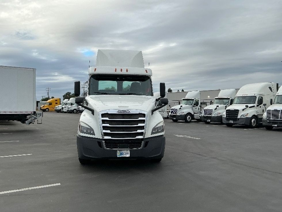 Day Cab Tractor-Heavy Duty Tractors-Freightliner-2020-T12664ST-Stockton-CA-455,351\n\t\tmiles-$ 49,000 - Image 2