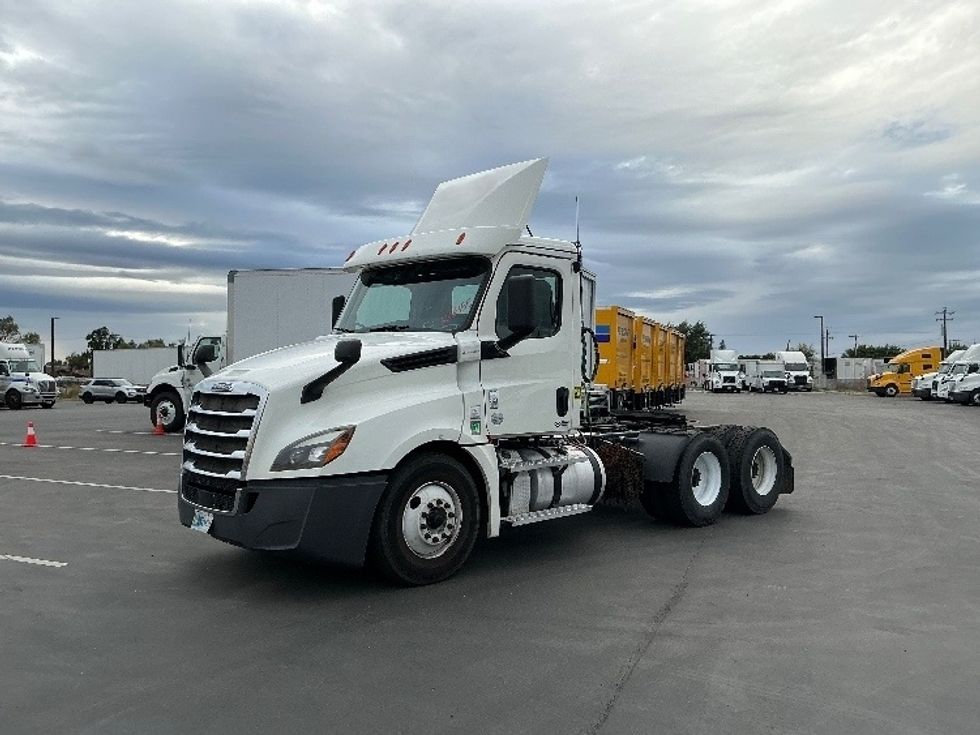 Day Cab Tractor-Heavy Duty Tractors-Freightliner-2020-T12664ST-Stockton-CA-455,351\n\t\tmiles-$ 49,000 - Image 3