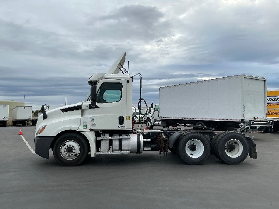 Day Cab Tractor-Heavy Duty Tractors-Freightliner-2020-T12664ST-Stockton-CA-455,351\n\t\tmiles-$ 49,000 - Image 4