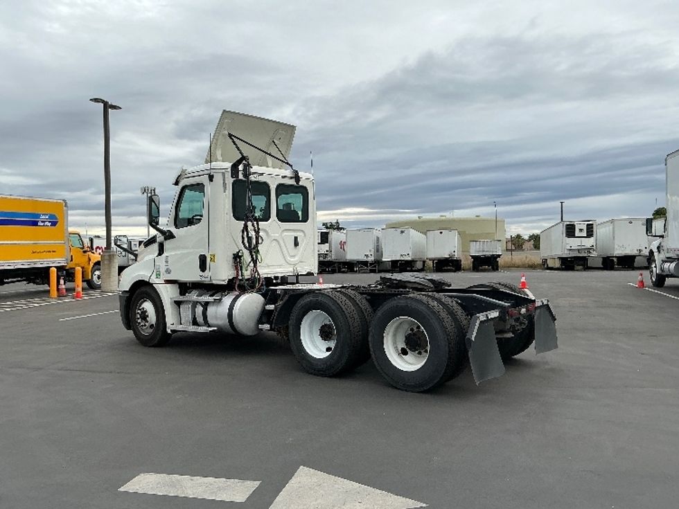 Day Cab Tractor-Heavy Duty Tractors-Freightliner-2020-T12664ST-Stockton-CA-455,351\n\t\tmiles-$ 49,000 - Image 5