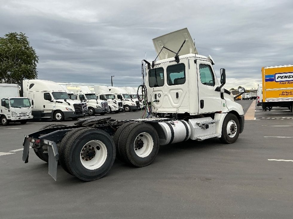 Day Cab Tractor-Heavy Duty Tractors-Freightliner-2020-T12664ST-Stockton-CA-455,351\n\t\tmiles-$ 49,000 - Image 7