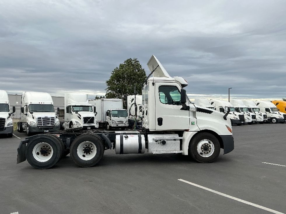 Day Cab Tractor-Heavy Duty Tractors-Freightliner-2020-T12664ST-Stockton-CA-455,351\n\t\tmiles-$ 49,000 - Image 8