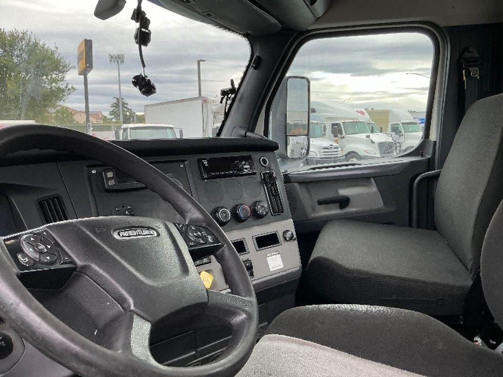 Day Cab Tractor-Heavy Duty Tractors-Freightliner-2020-T12664ST-Stockton-CA-501,195\n\t\tmiles-$ 46,000 - Image 10