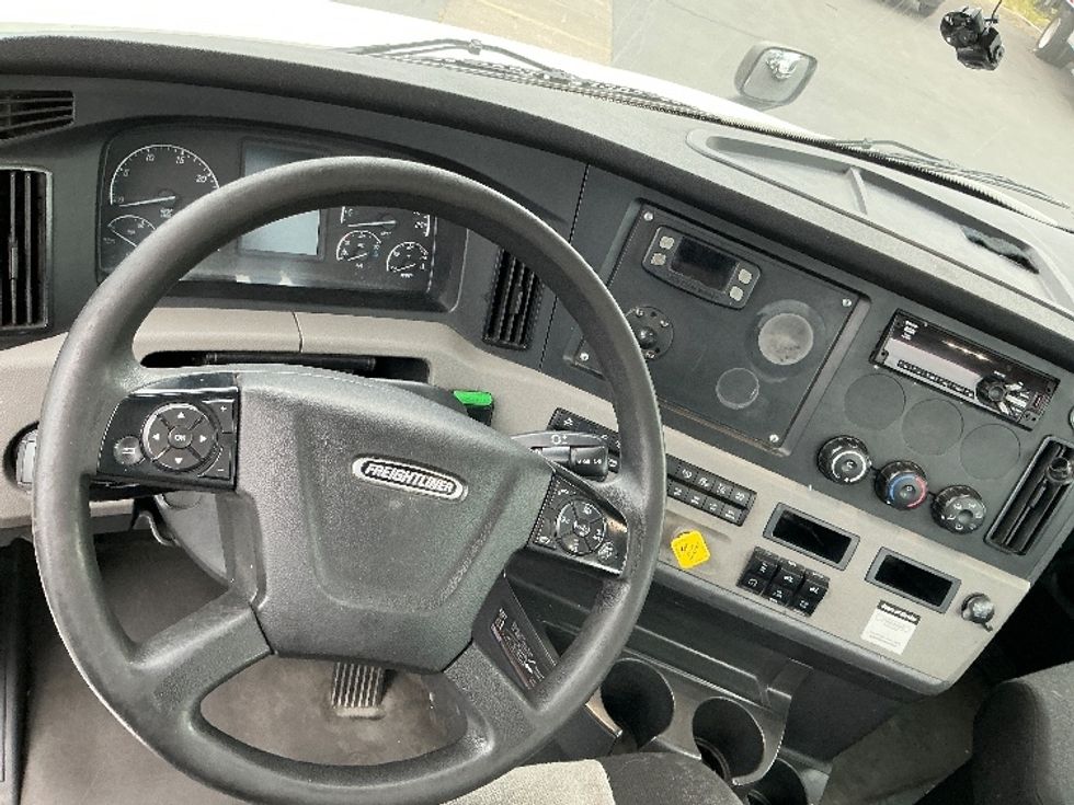 Day Cab Tractor-Heavy Duty Tractors-Freightliner-2020-T12664ST-Stockton-CA-501,195\n\t\tmiles-$ 46,000 - Image 11