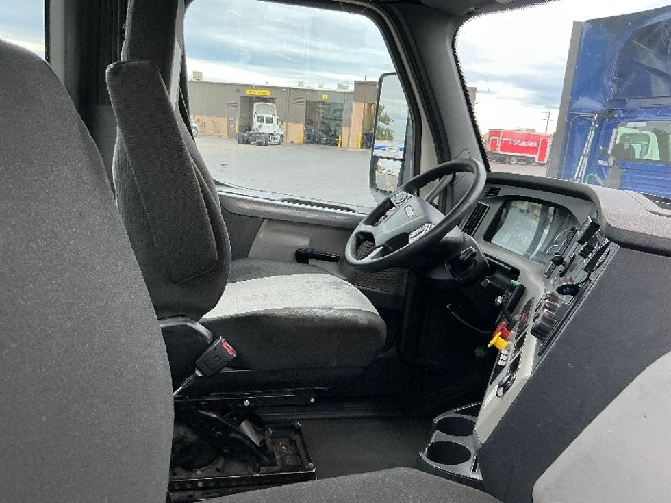 Day Cab Tractor-Heavy Duty Tractors-Freightliner-2020-T12664ST-Stockton-CA-501,195\n\t\tmiles-$ 46,000 - Image 14