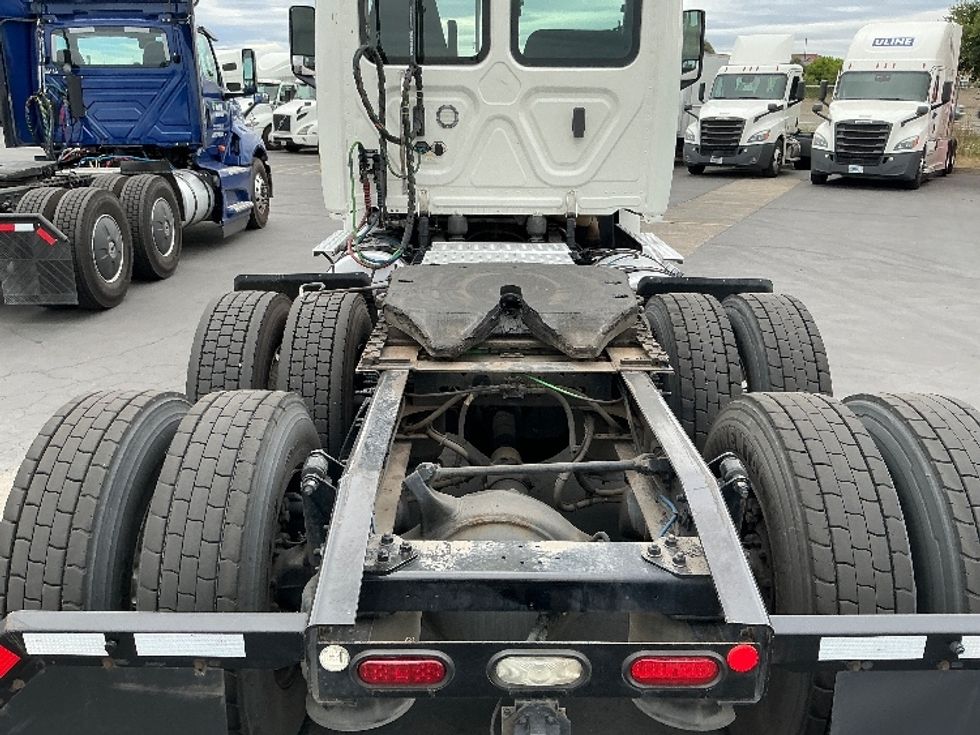 Day Cab Tractor-Heavy Duty Tractors-Freightliner-2020-T12664ST-Stockton-CA-501,195\n\t\tmiles-$ 46,000 - Image 6