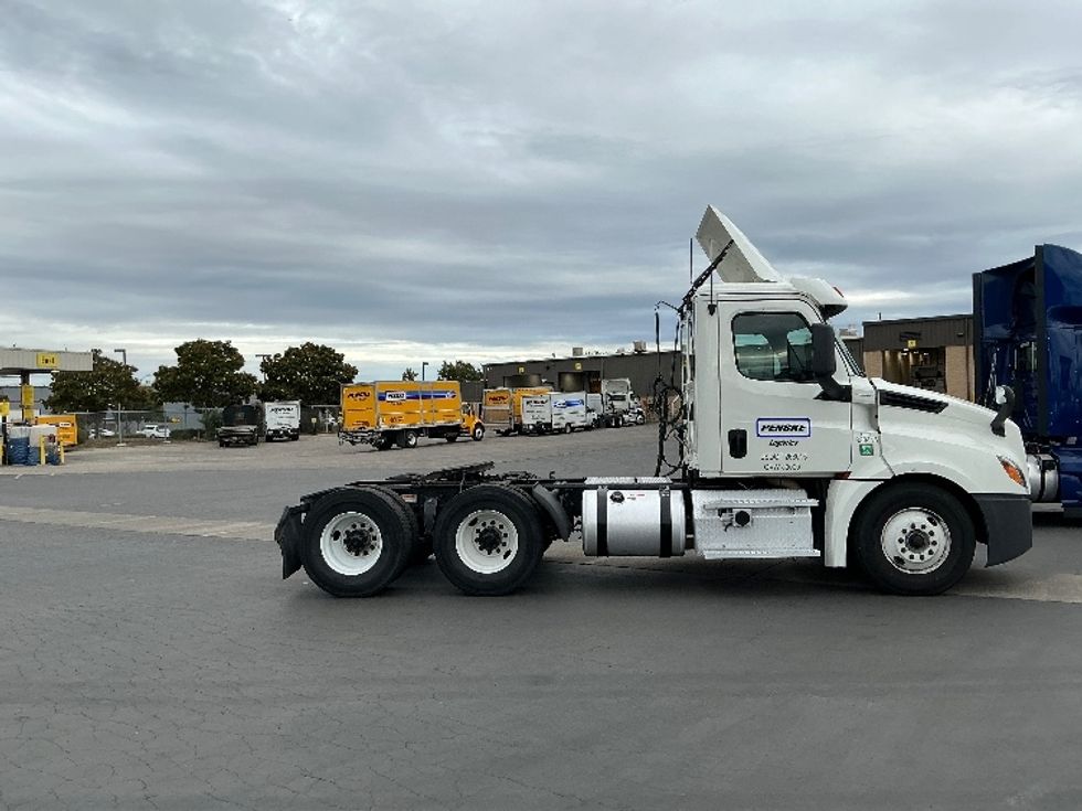 Day Cab Tractor-Heavy Duty Tractors-Freightliner-2020-T12664ST-Stockton-CA-501,195\n\t\tmiles-$ 46,000 - Image 8