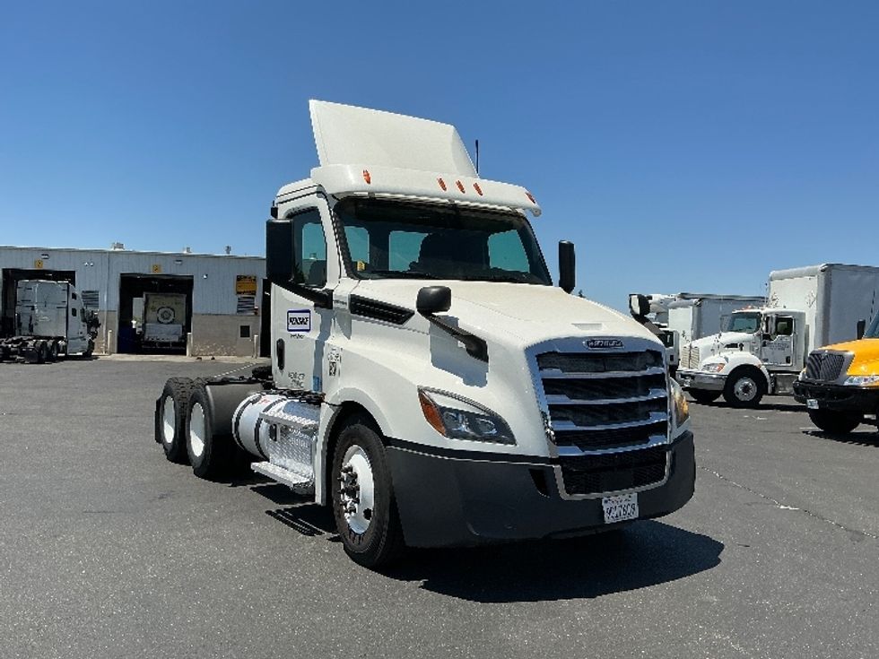 Day Cab Tractor-Heavy Duty Tractors-Freightliner-2020-T12664ST-Stockton-CA-502,857\n\t\tmiles-$ 45,000 - Image 1