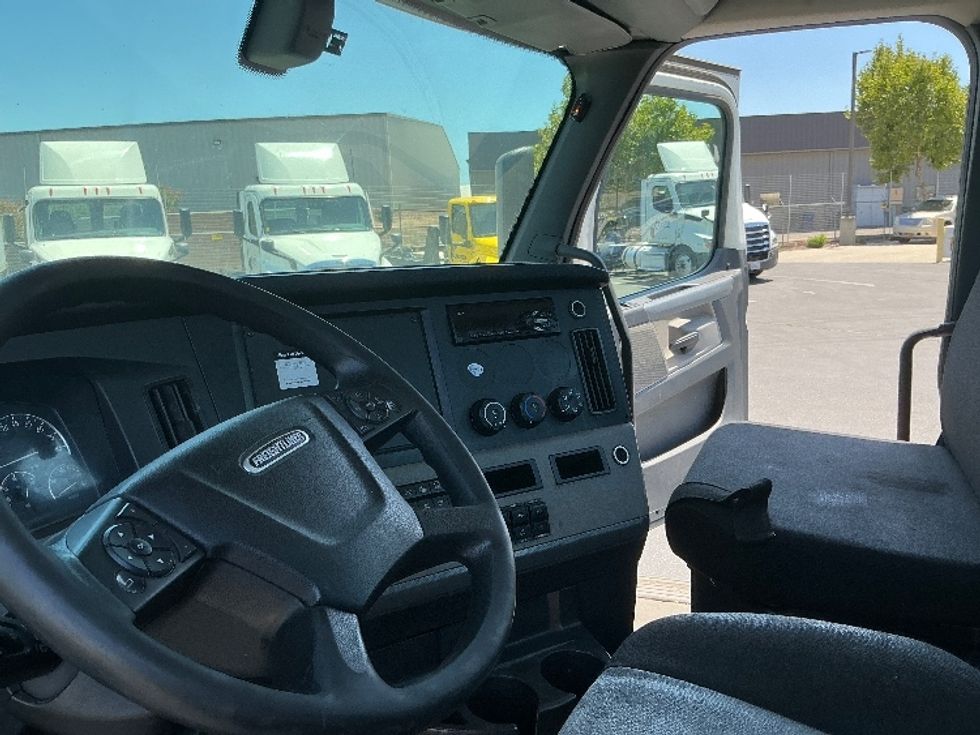 Day Cab Tractor-Heavy Duty Tractors-Freightliner-2020-T12664ST-Stockton-CA-502,857\n\t\tmiles-$ 45,000 - Image 10