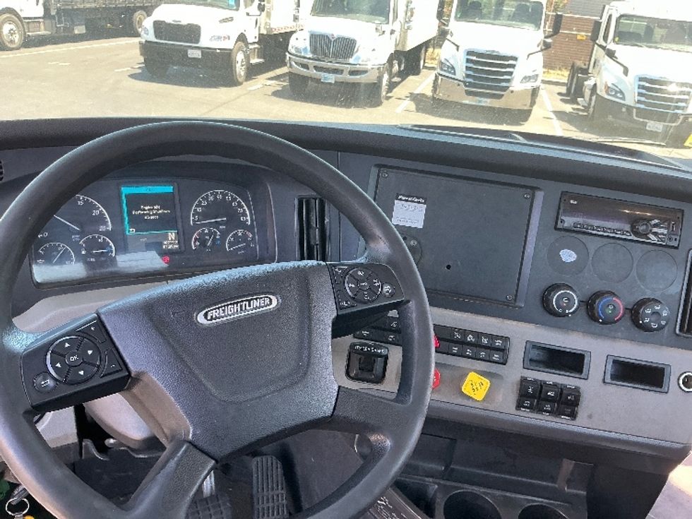 Day Cab Tractor-Heavy Duty Tractors-Freightliner-2020-T12664ST-Stockton-CA-502,857\n\t\tmiles-$ 45,000 - Image 11