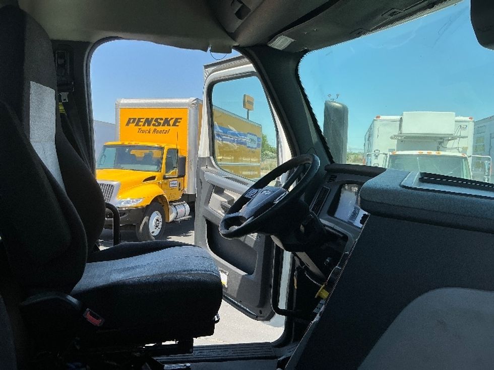 Day Cab Tractor-Heavy Duty Tractors-Freightliner-2020-T12664ST-Stockton-CA-502,857\n\t\tmiles-$ 45,000 - Image 14