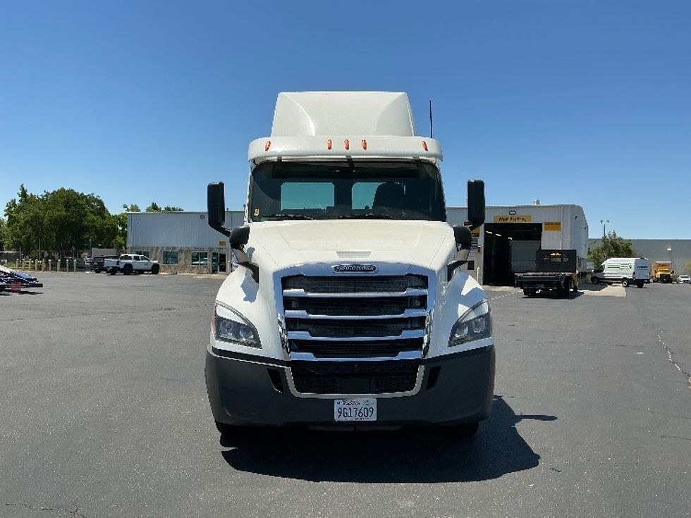 Day Cab Tractor-Heavy Duty Tractors-Freightliner-2020-T12664ST-Stockton-CA-502,857\n\t\tmiles-$ 45,000 - Image 2