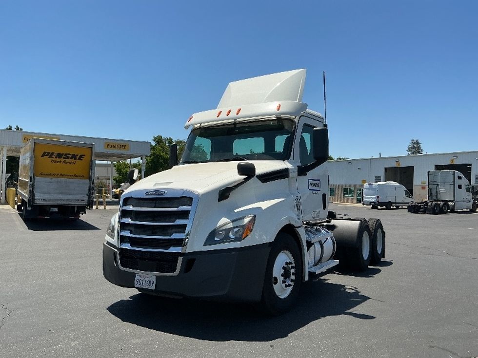 Day Cab Tractor-Heavy Duty Tractors-Freightliner-2020-T12664ST-Stockton-CA-502,857\n\t\tmiles-$ 45,000 - Image 3