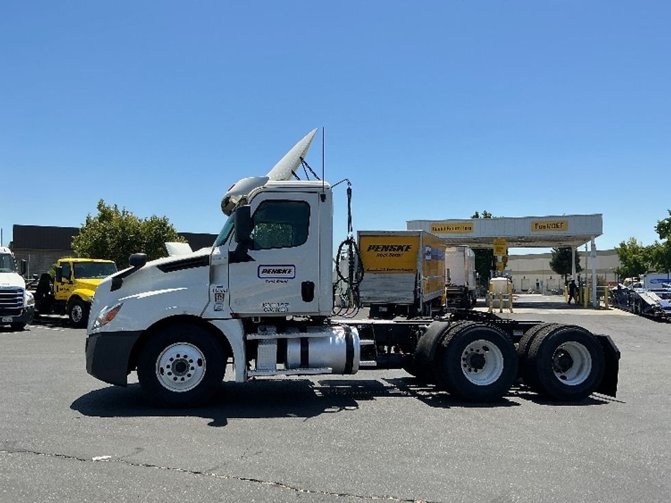 Day Cab Tractor-Heavy Duty Tractors-Freightliner-2020-T12664ST-Stockton-CA-502,857\n\t\tmiles-$ 45,000 - Image 4