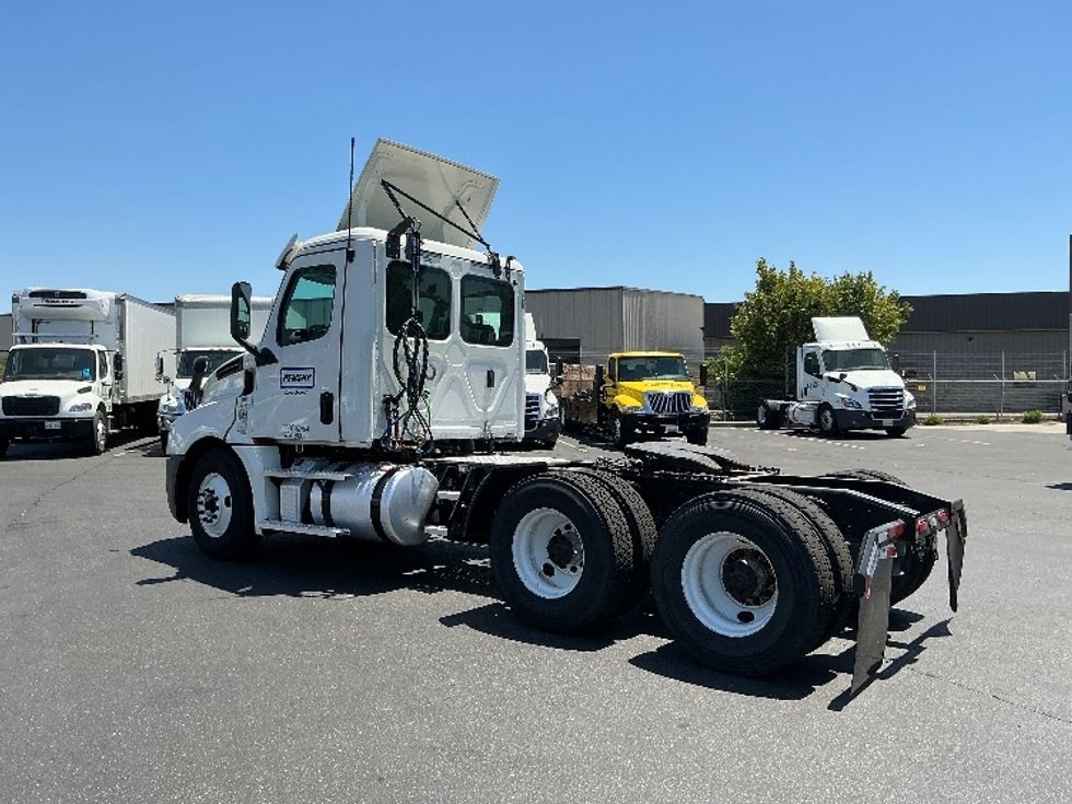 Day Cab Tractor-Heavy Duty Tractors-Freightliner-2020-T12664ST-Stockton-CA-502,857\n\t\tmiles-$ 45,000 - Image 5
