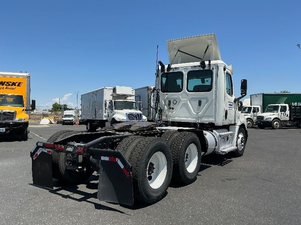 Day Cab Tractor-Heavy Duty Tractors-Freightliner-2020-T12664ST-Stockton-CA-502,857\n\t\tmiles-$ 45,000 - Image 7