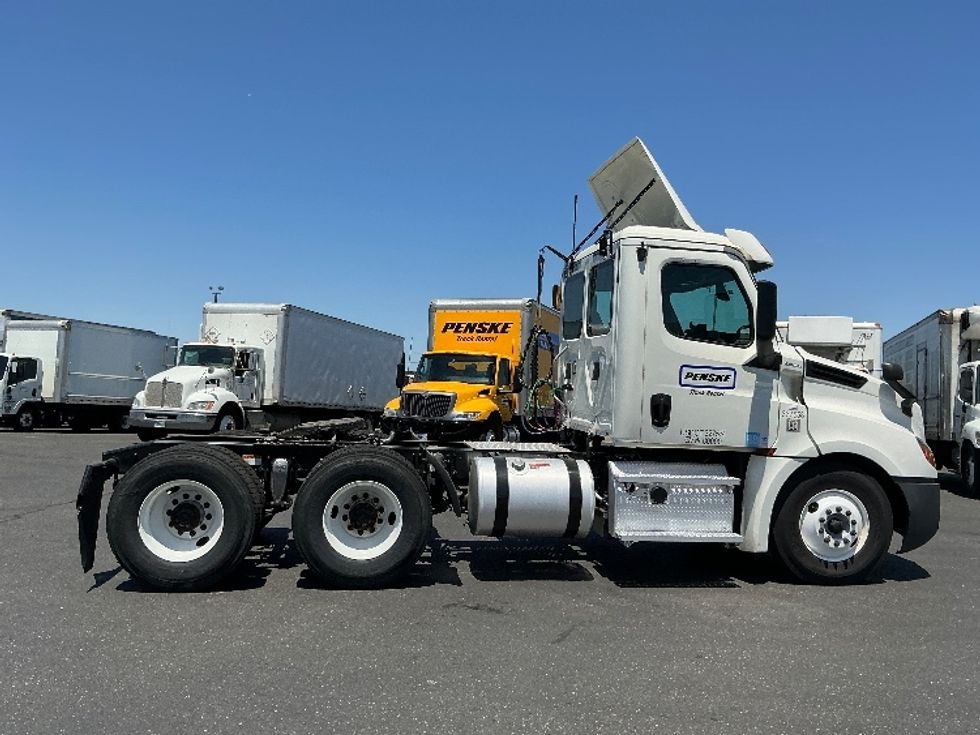 Day Cab Tractor-Heavy Duty Tractors-Freightliner-2020-T12664ST-Stockton-CA-502,857\n\t\tmiles-$ 45,000 - Image 8