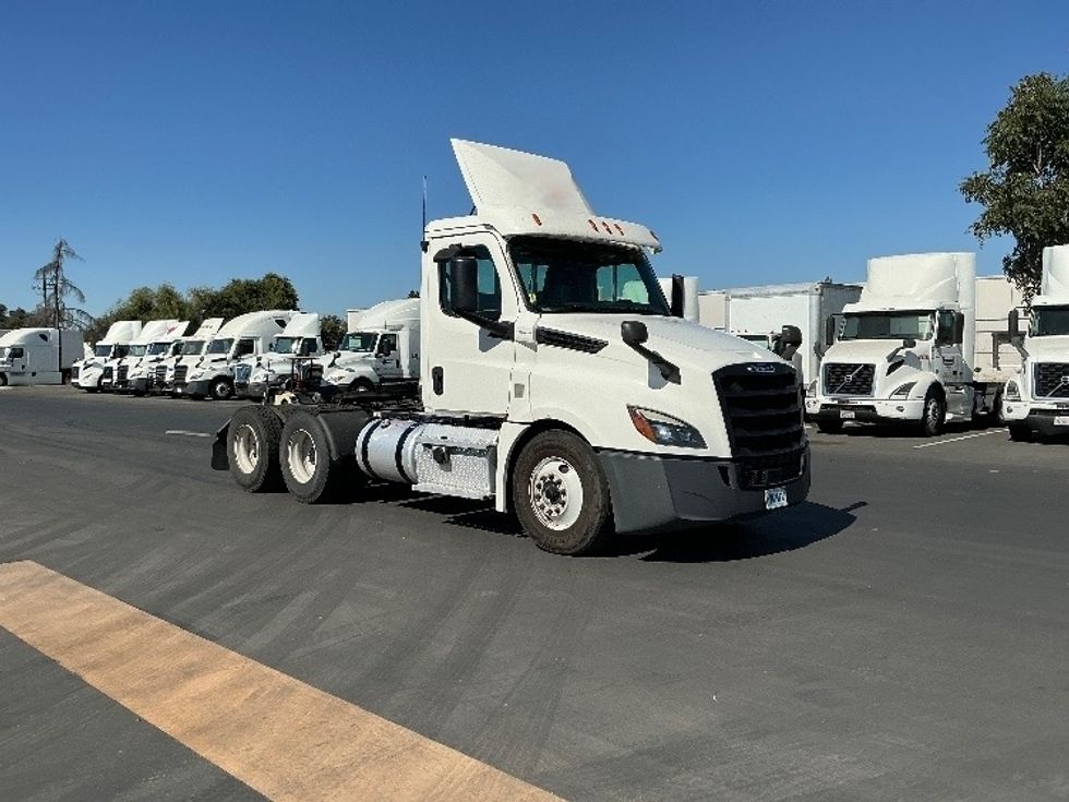 Day Cab Tractor-Heavy Duty Tractors-Freightliner-2020-T12664ST-Stockton-CA-507,412\n\t\tmiles-$ 45,250 - Image 1