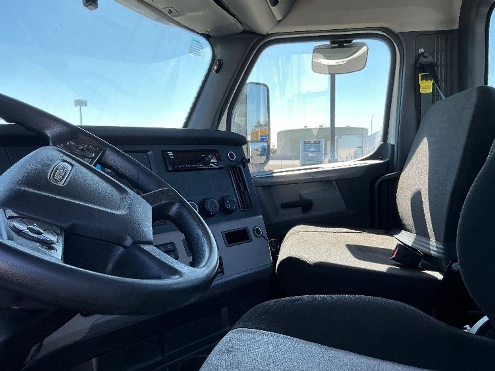 Day Cab Tractor-Heavy Duty Tractors-Freightliner-2020-T12664ST-Stockton-CA-507,412\n\t\tmiles-$ 45,250 - Image 10