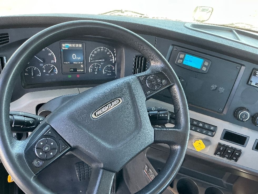 Day Cab Tractor-Heavy Duty Tractors-Freightliner-2020-T12664ST-Stockton-CA-507,412\n\t\tmiles-$ 45,250 - Image 11